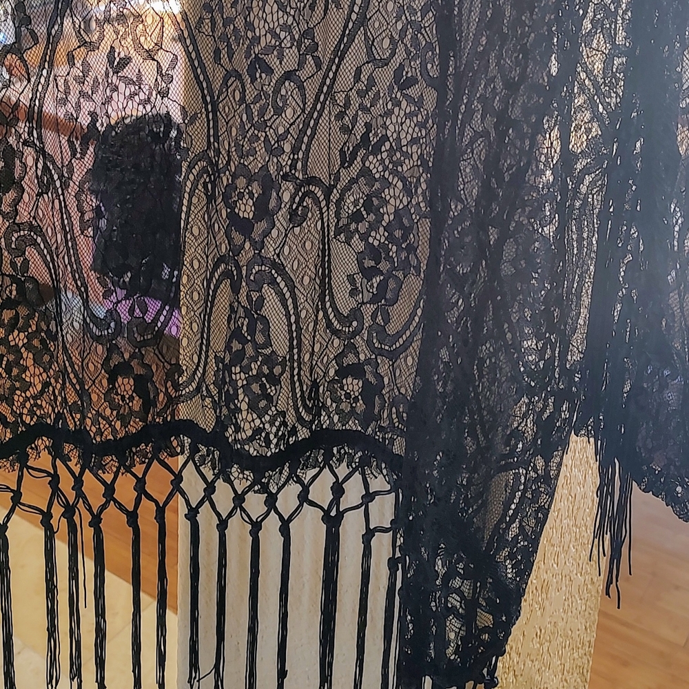 Lacey Black overlay jacket, with fringed sleeves and bottom sz L. - Picture 15 of 16